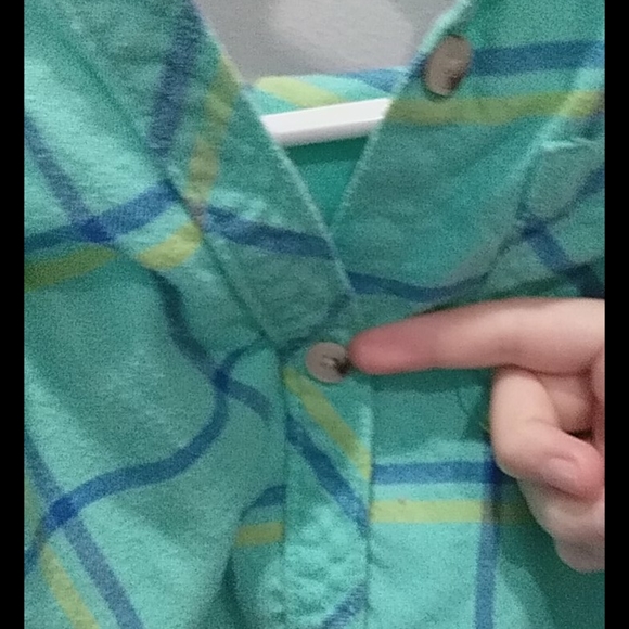 A blue and green and a little bit of yellow shirt - Picture 4 of 6